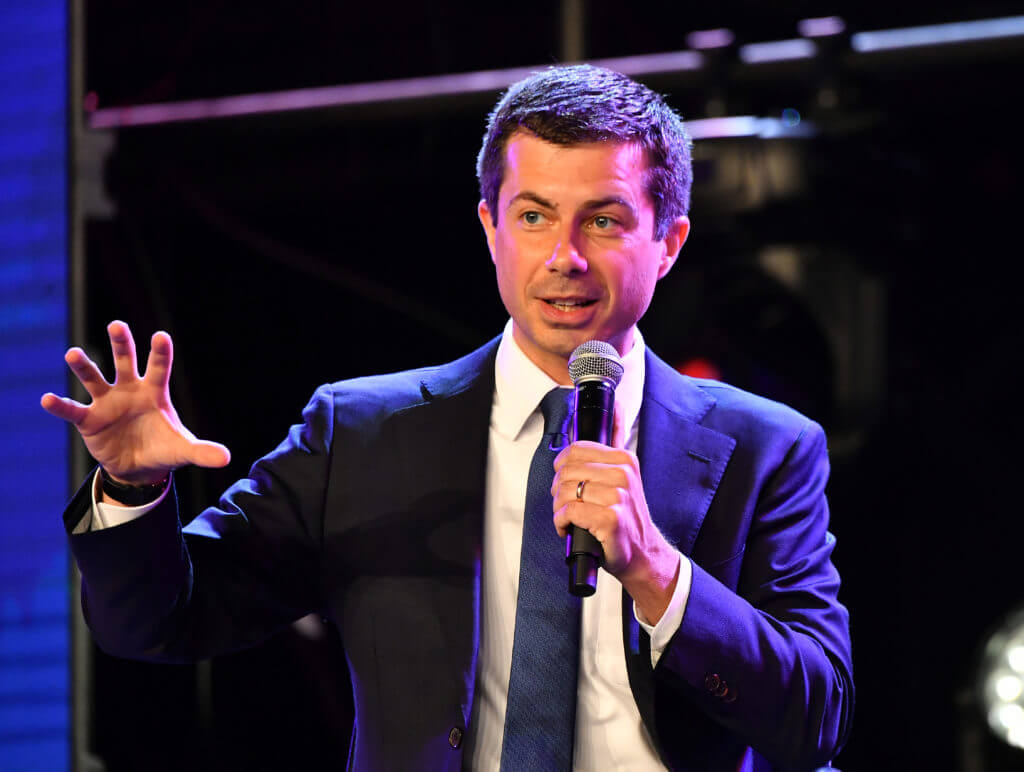 Pete Buttigieg ai capi di governo omofobi: “se sarò eletto dovrete abituarvi a un presidente gay” – VIDEO