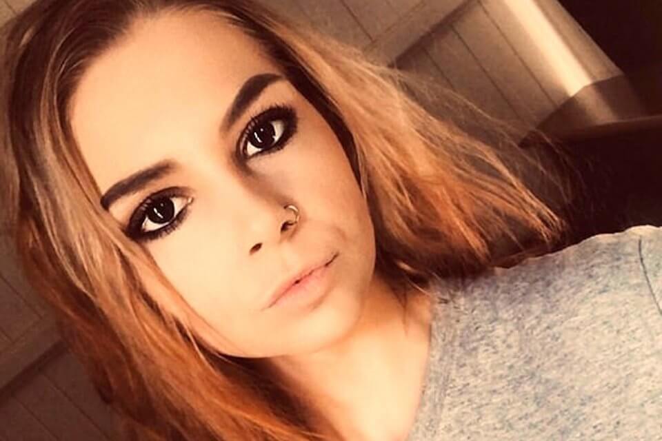 Ragazza lesbica bullizzata: a 21 anni si toglie la vita