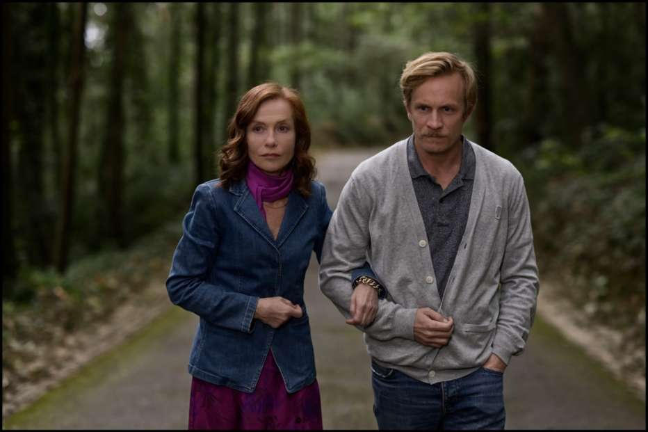 Frankie di Ira Sachs: Isabelle Huppert è imperiale. Ma il film no - Frankie 5 - Gay.it