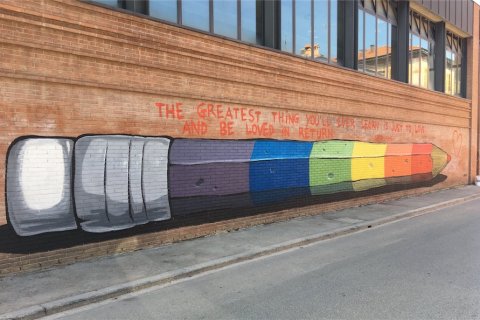 Ravenna, inaugurato il murale contro l'omofobia - Ravenna inaugurato il murales contro lomofobia - Gay.it