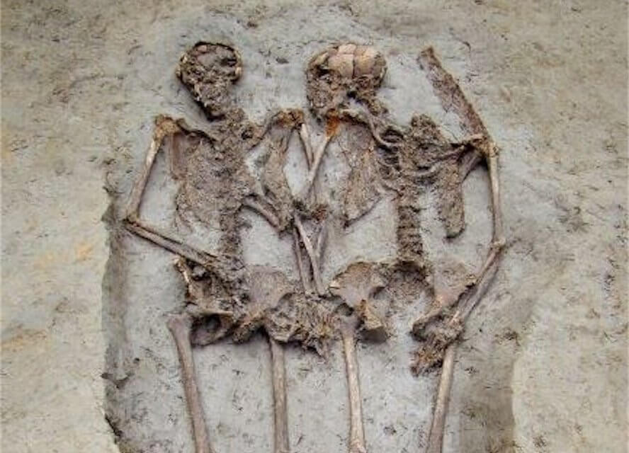 Gli “amanti di Modena” erano due uomini: innamorati, soldati o parenti?