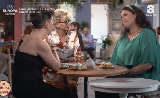 Desirè e Samantha "Ho Qualcosa da Dirti" Tv8