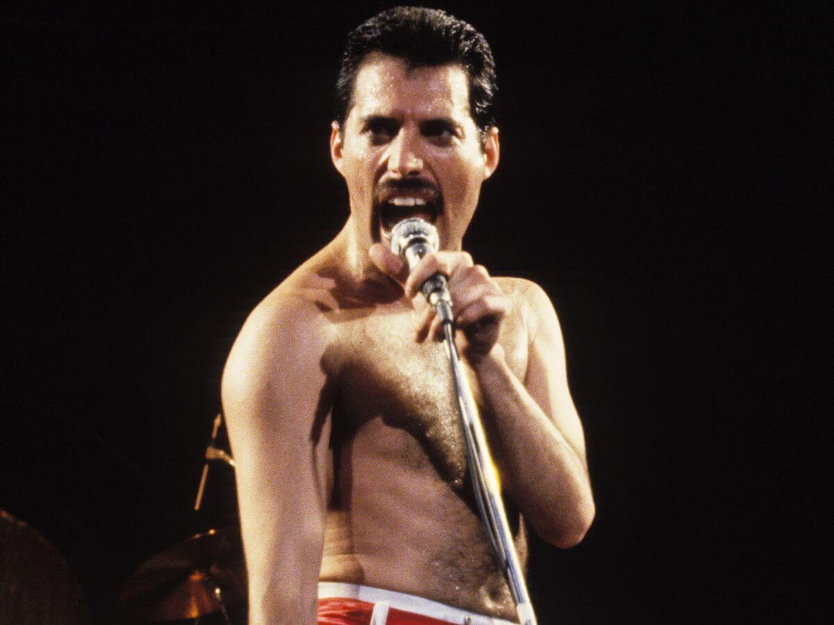 I 12 momenti più queer e spudorati della carriera di Freddie Mercury