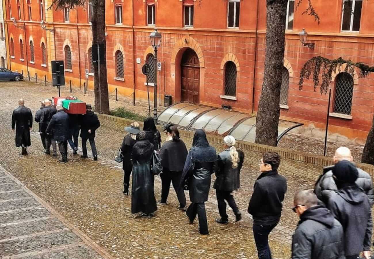 Fecero un funerale contro l’unione civile. Militanti di FN si redimono e organizzano il Rimini Pride