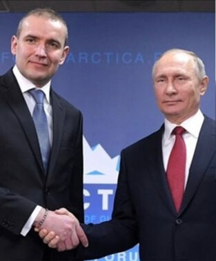 Presidente Islanda incontra Putin con braccialetto arcobaleno