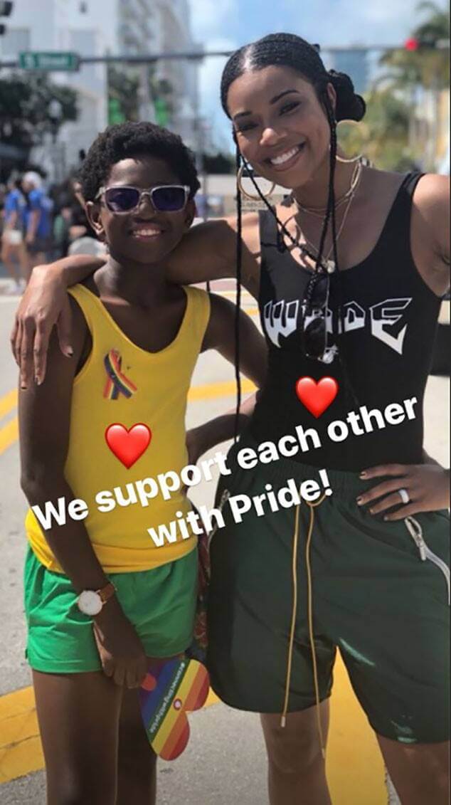 Gabrielle Union lancia una linea di magliette LGBTQ a sostegno del figlio - rs 634x1131 190408122401 dwyane wade gabrielle union pride son festival instagram pics cc.4819 - Gay.it