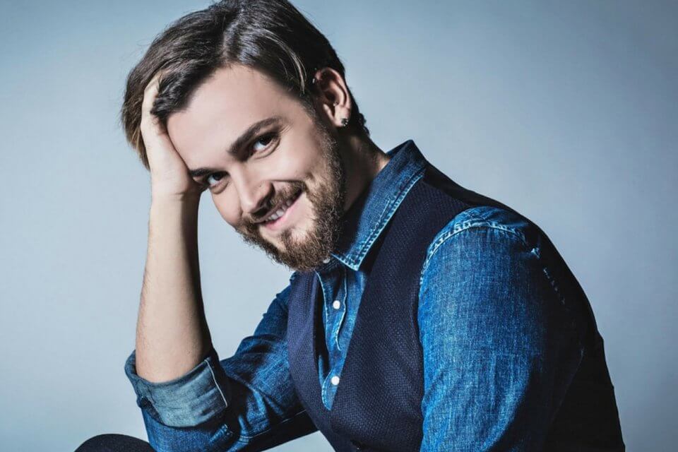 Valerio Scanu è gay? L’involontario outing di Claudio Lippi nei confronti del cantante – VIDEO