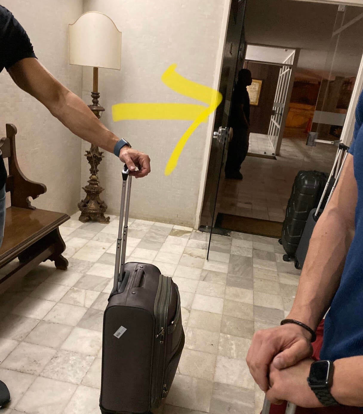 La coppia gay Pallotta-Ridolfi cacciata da appartamento Airbnb: "E' un attacco omofobo" - 1 1 - Gay.it