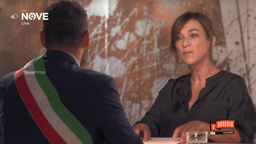 Gianmarco Negri, a L'Assedio il primo sindaco trans d'Italia: "Siamo tutti in continua transizione" - video - EIKE PBXYAA9UNd - Gay.it