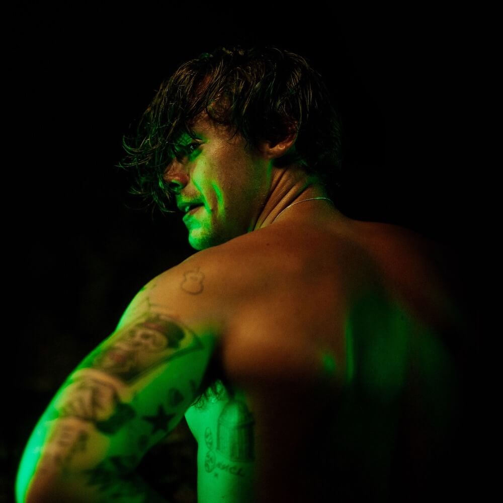 Harry Styles con “Lights Up” nel Coming Out Day, il video ufficiale