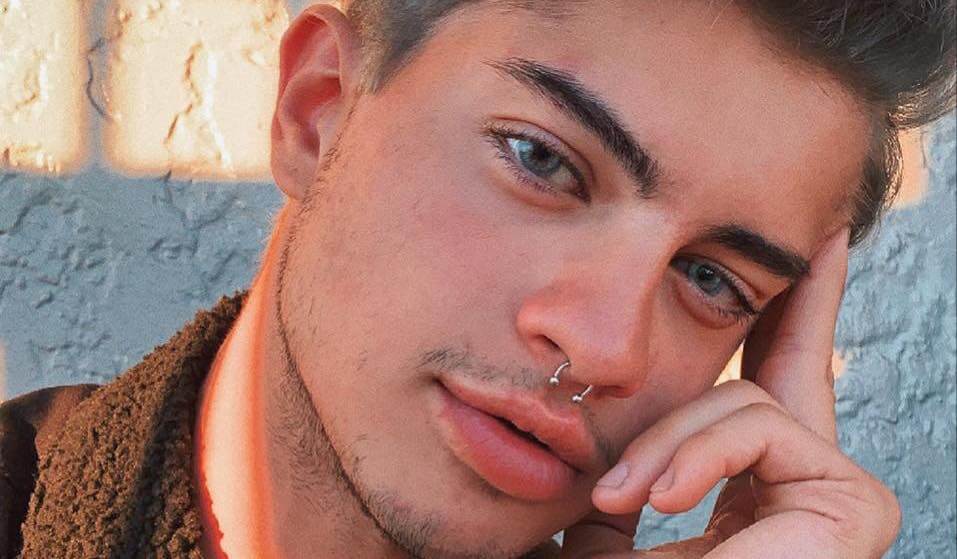 Napoli, omofobia al centro commerciale: “ci sono solo fr*ci, tutti fr*ci effemminati”
