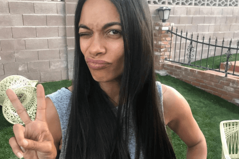 Rosario Dawson, ex dipendente transgender la accusa di violenze e discriminazione transfobica - Rosario Dawson - Gay.it