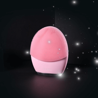 Stai già pensando a Natale? Punta sulla cura della pelle! - luna3 foreo - Gay.it