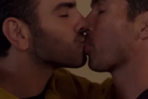 Nyle DiMarco e il bacio gay in "Station 19"