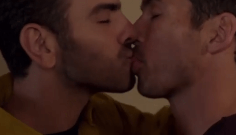 Nyle DiMarco e il bacio gay in "Station 19"