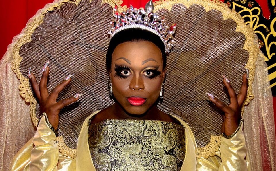Svezia, il Governo finanzia un corso di favole per bimbi con drag queen protagoniste