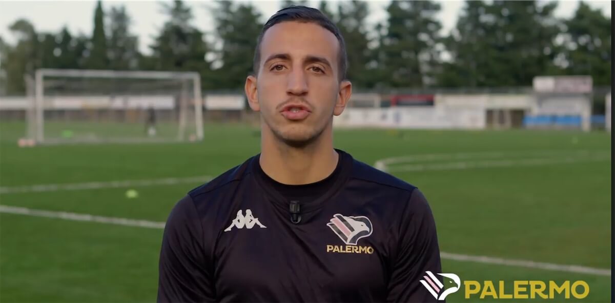Il Palermo Calcio contro l’omofobia: “mettiamola in fuorigioco” – lo spot social
