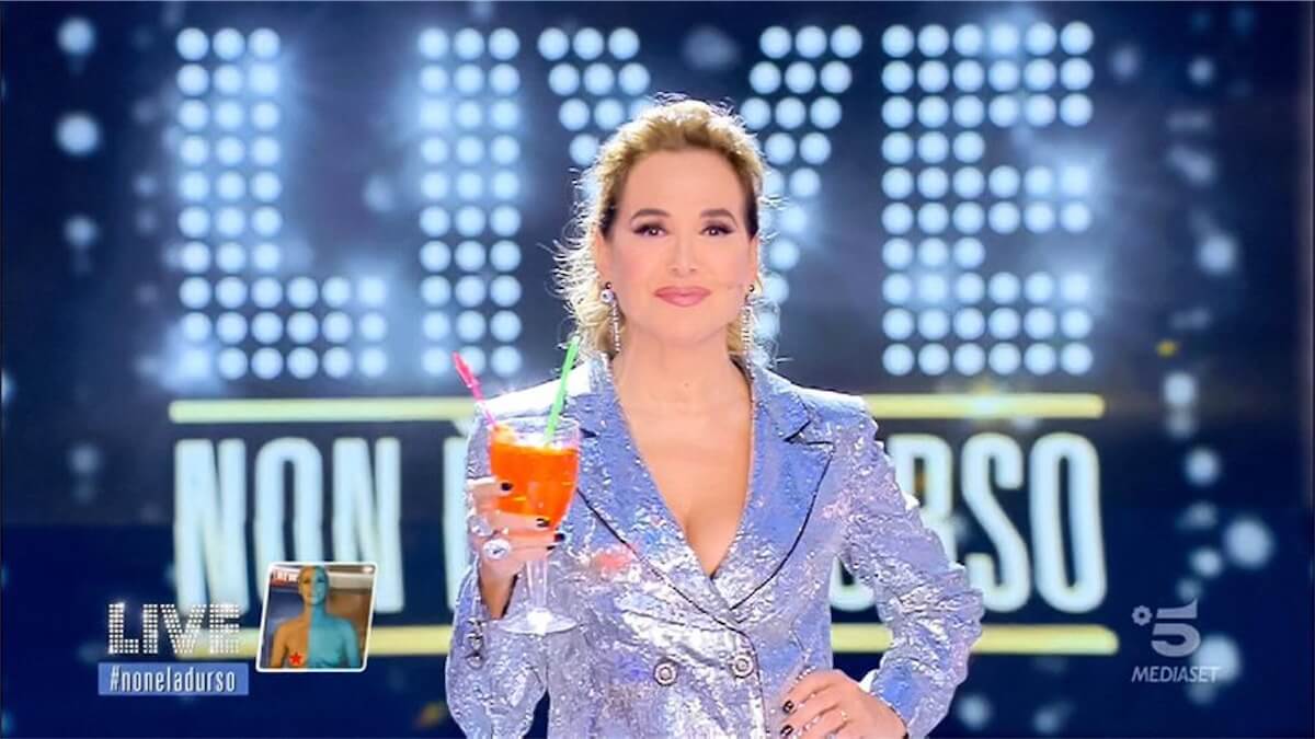 Non è la d’Urso chiude, Barbara difesa da Zingaretti e Battaglia. Interviene Lucarelli: “Bisogna rallegrarsi”