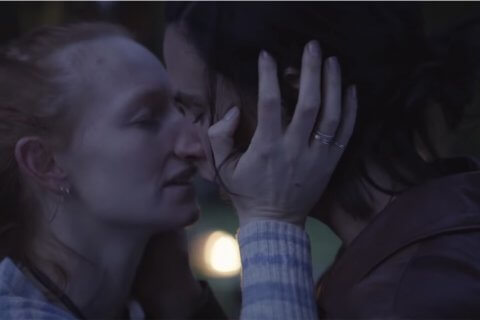 Renault Clio, il meraviglioso spot con una storia d'amore lesbica - video - Renault Clio - Gay.it