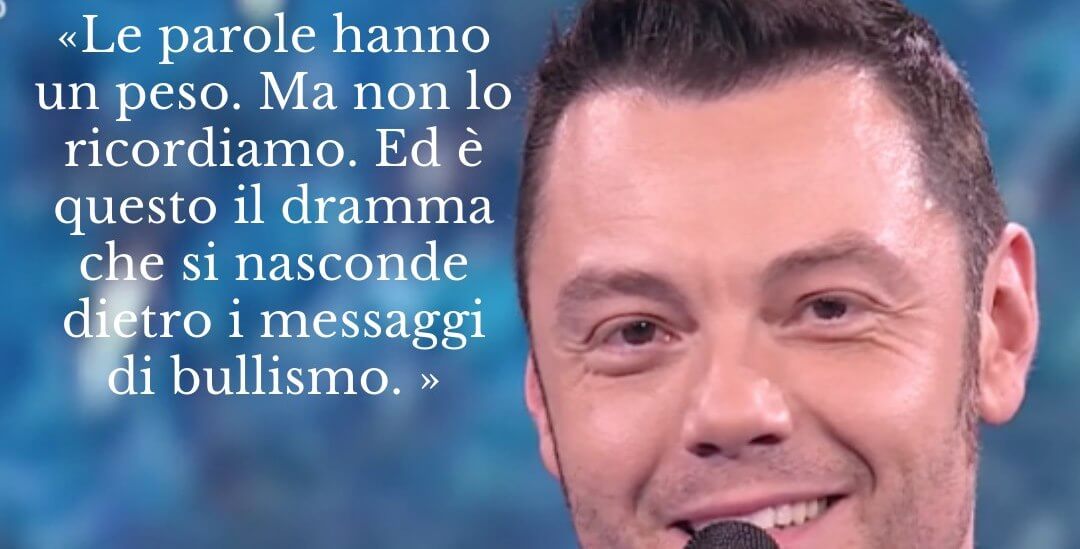Tiziano Ferro, lo straordinario monologo contro l’omofobia e il bullismo: “Le parole hanno un peso” – video