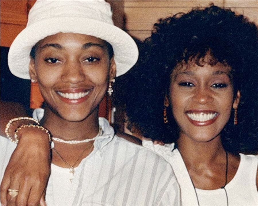 I film LGBTQIA+ della settimana 8/14 gennaio tra tv generalista e streaming - Whitney Houston Robyn Crawford 2 - Gay.it