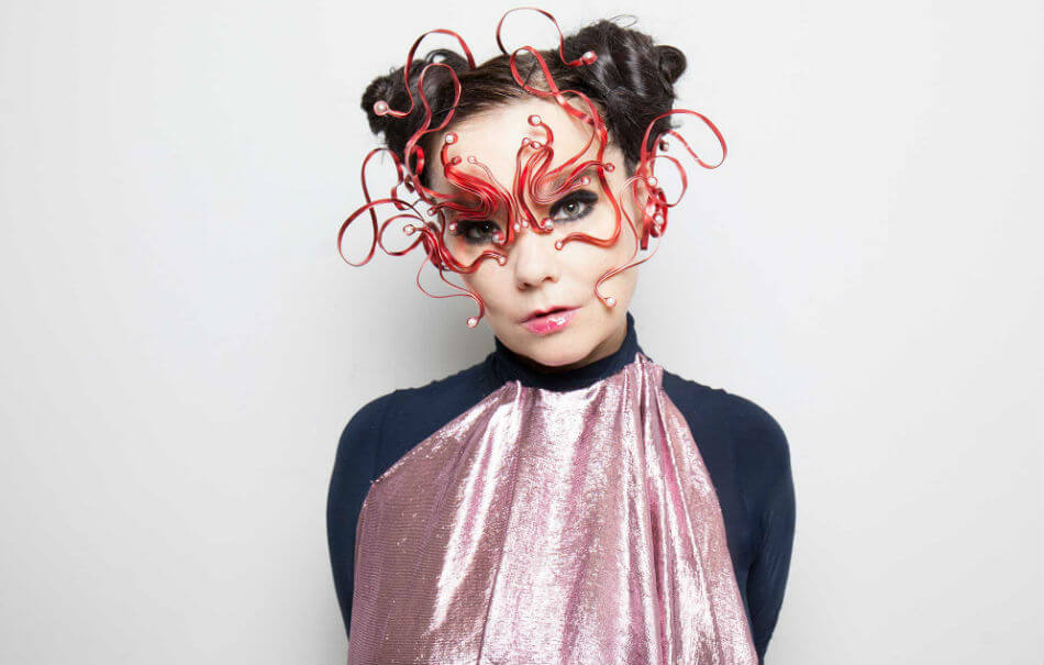 Auguri Bjork: i 15 video più curiosi ed iconici dell’eclettica e rivoluzionaria artista islandese