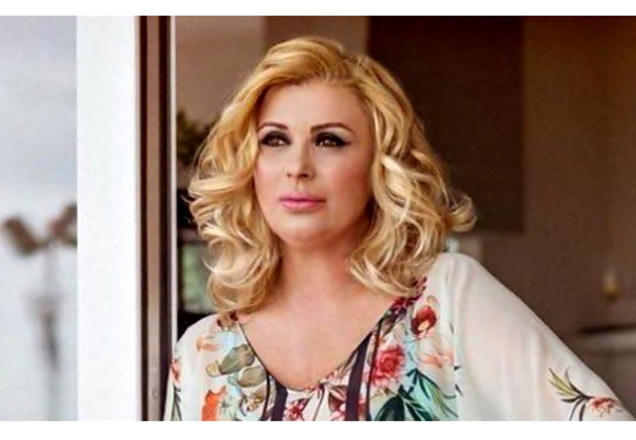 Auguri Tina Cipollari! L’opinionista vamp più amata dai gay compie 54 anni