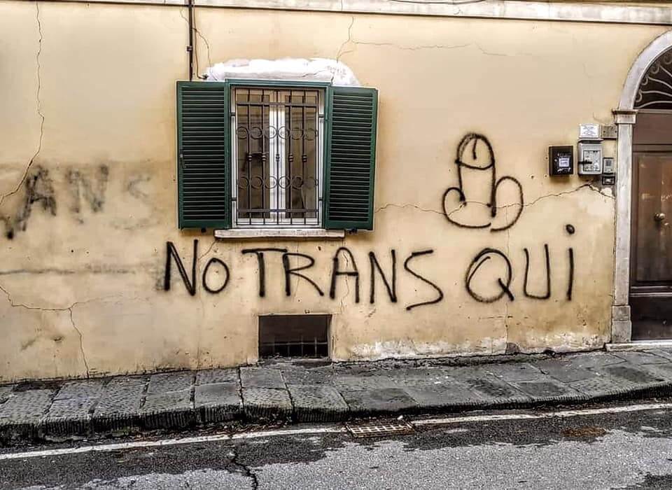 Roma e Massa, ancora transfobia: nella Capitale compare la scritta 'muori trans' - trans massa - Gay.it