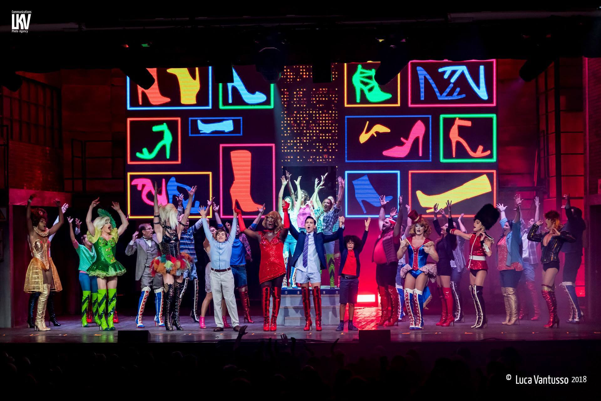 Kinky Boots, a Milano l'acclamato musical in drag musicato da Cyndi Lauper - 48420548 1524432387659484 4799107679576391680 o 1 - Gay.it