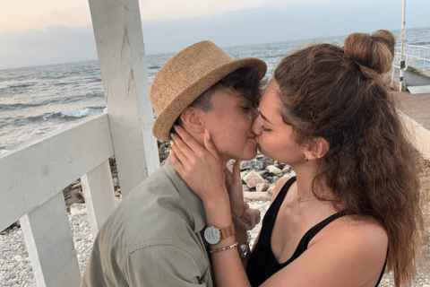 Mariana Aresta de Il Collegio denuncia: "Mi hanno cacciata di casa perché lesbica, perchè non sono normale" - Enrica Sciacovelli e MAriana Aresta - Gay.it