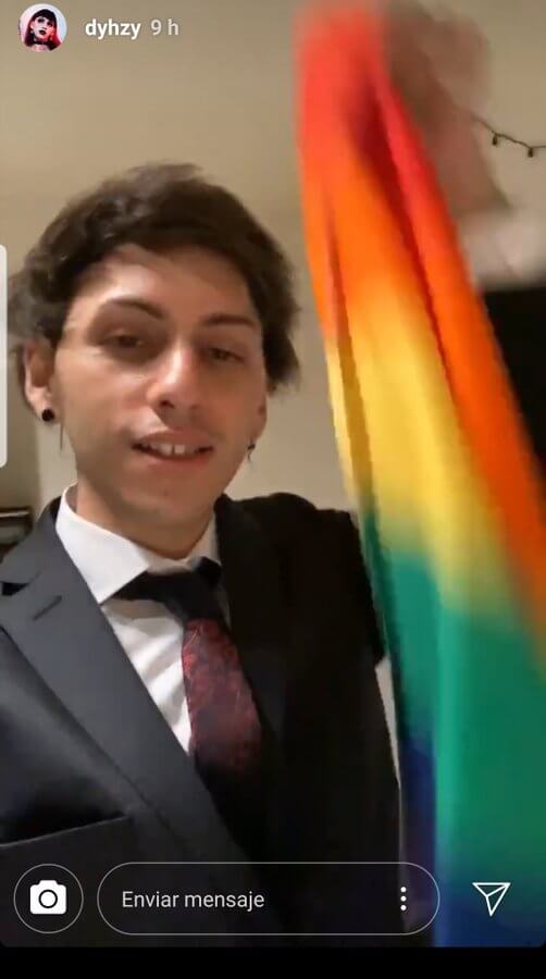 Estanislao, il figlio del presidente argentino con una bandiera rainbow alla cerimonia di insediamento - Estanislao 3 1 - Gay.it