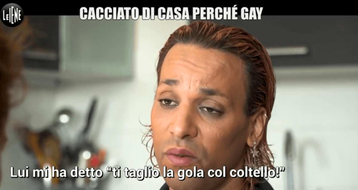 Scoppia l’amore tra due detenuti dietro le sbarre. Ma scontata la pena, i fratelli lo cacciano di casa perché gay