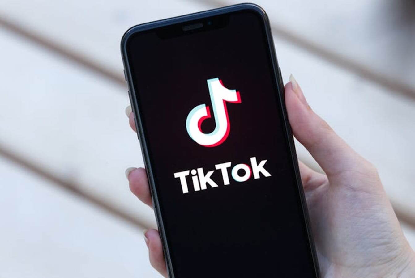TikTok conferma: censurati contenuti su disabili, gay, obesi e malati
