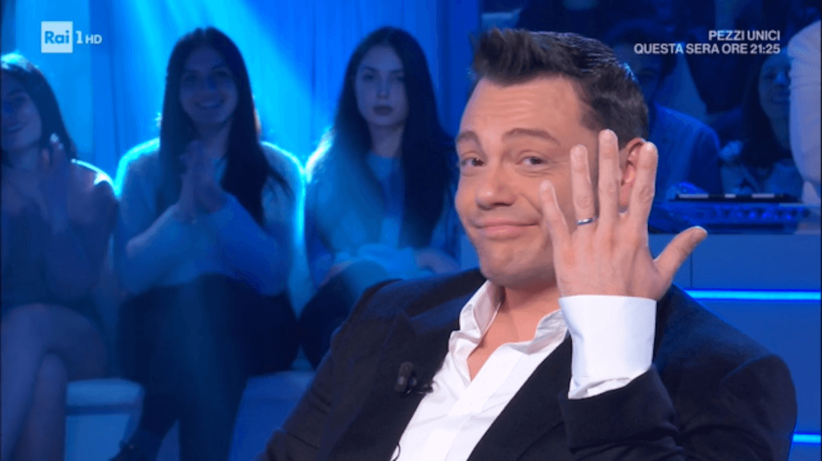 ‘C’è il bisogno di una legge contro l’odio’. Tiziano Ferro a Domenica In parla di omofobia