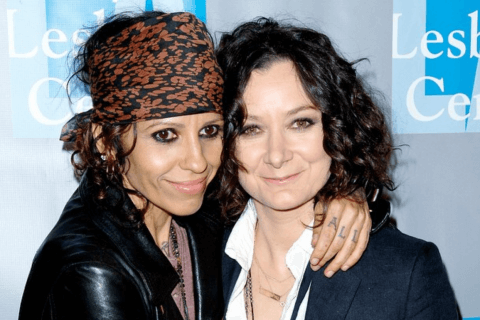 Sara Gilbert di Pappa e Ciccia divorzia dalla moglie dopo 5 anni - Sara Gilbert - Gay.it
