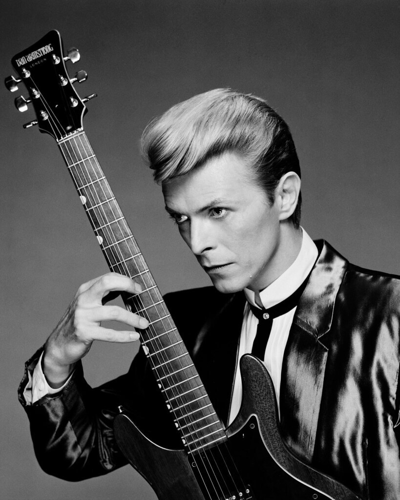 Quattro anni fa ci lasciava David Bowie, trasgressiva icona della musica mondiale - bowie david - Gay.it