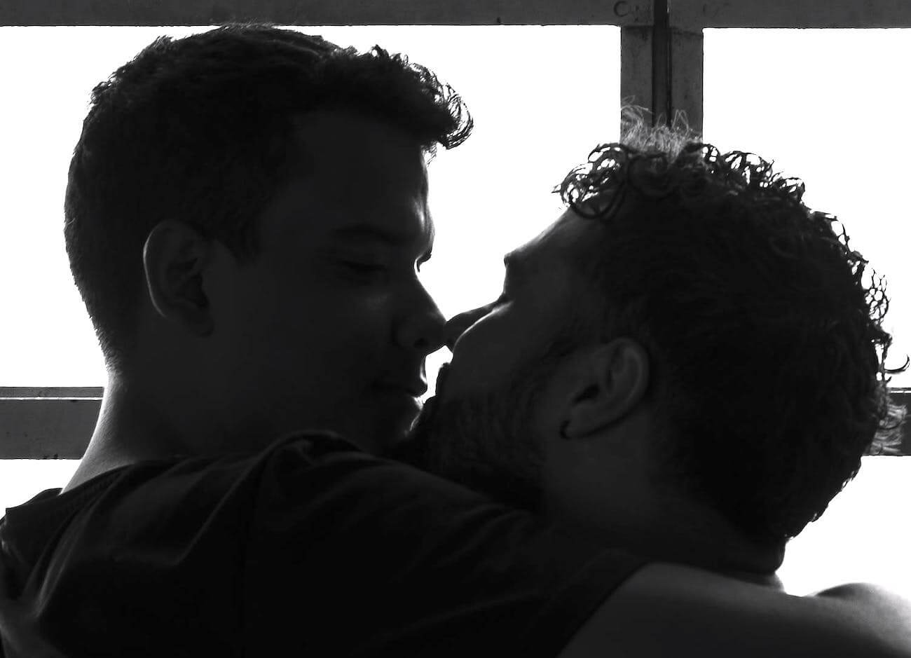La discriminazione tra i giovani: l’odio verso gay, ebrei e cinesi in Italia