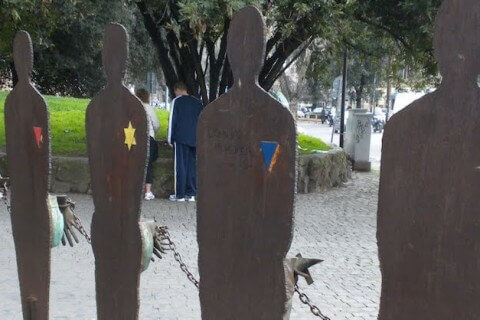 Roma, vandalizzato monumento che ricorda l'Omocausto - mp front 480x320 1 - Gay.it