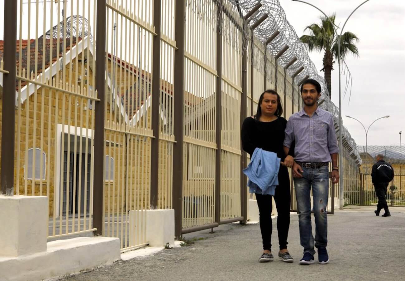 Amore dietro le sbarre: uno dei due si fa di nuovo arrestare per celebrare l’unione civile in cella