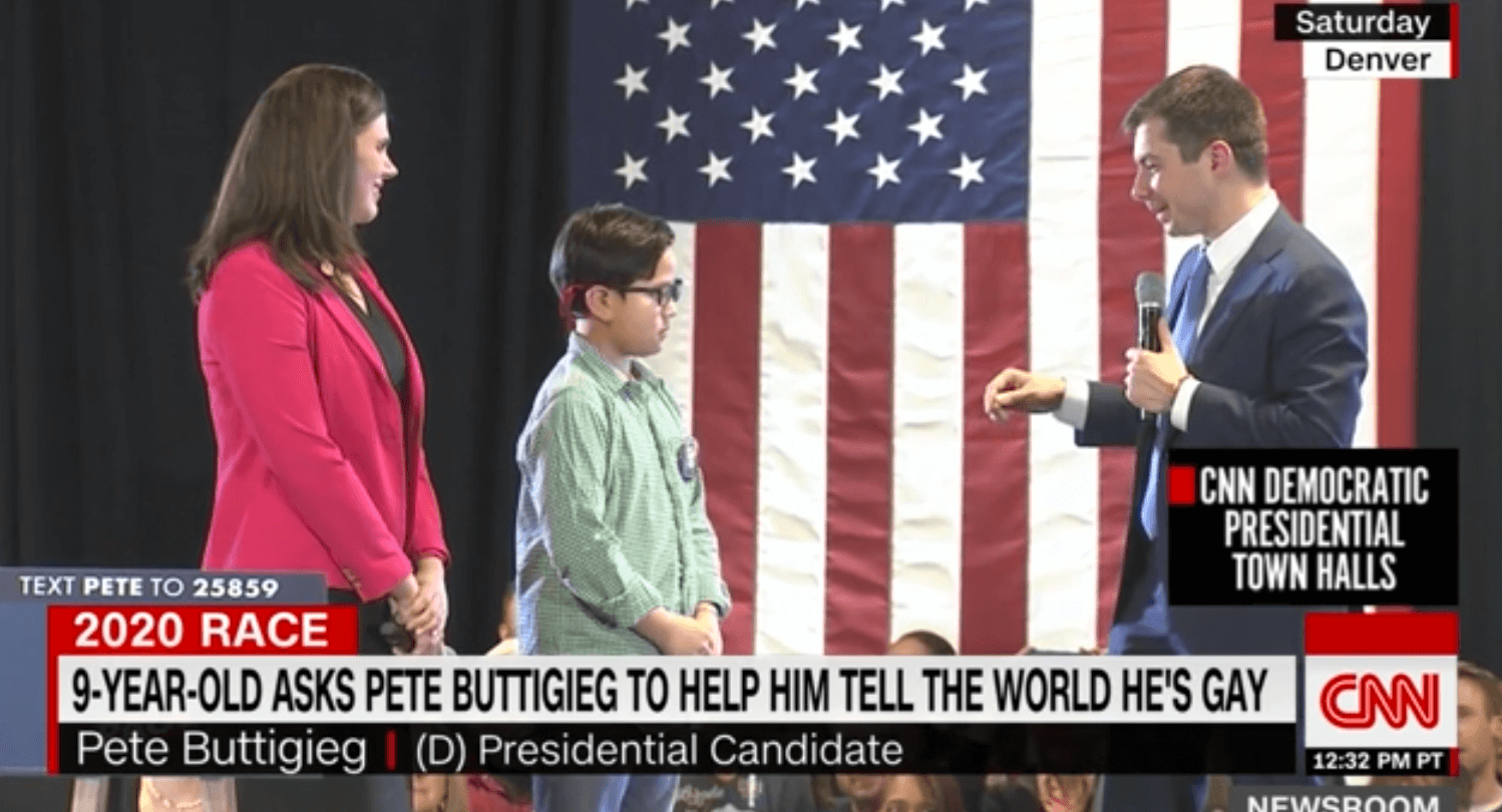Bimbo di 9 anni chiede consigli sul coming out a Pete Buttigieg: ‘Voglio essere coraggioso come te’