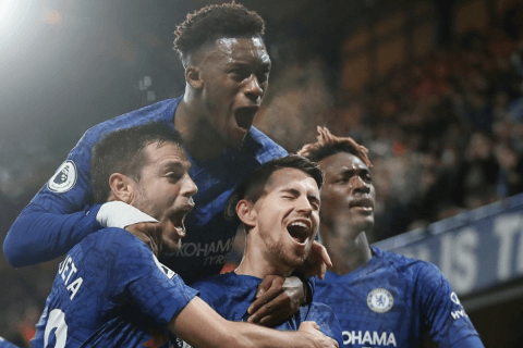 Chelsea, cacciati dallo stadio i tifosi omofobi: "Comportamento intollerabile, espulsi a vita" - Chelsea - Gay.it