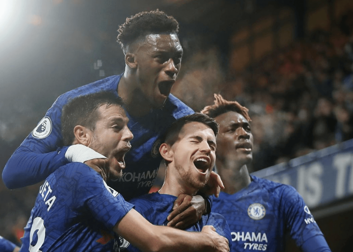 Chelsea, cacciati dallo stadio i tifosi omofobi: “Comportamento intollerabile, espulsi a vita”