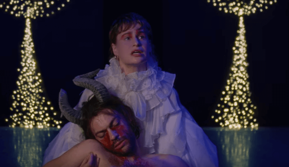 “La vita nuova” di Christine and the Queens è un’opera teatrale queer – il fantastico video
