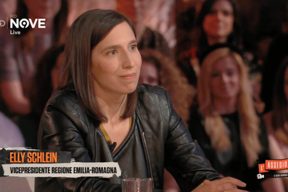 Elly Schlein fa coming out: “Sono felicemente fidanzata con una ragazza”