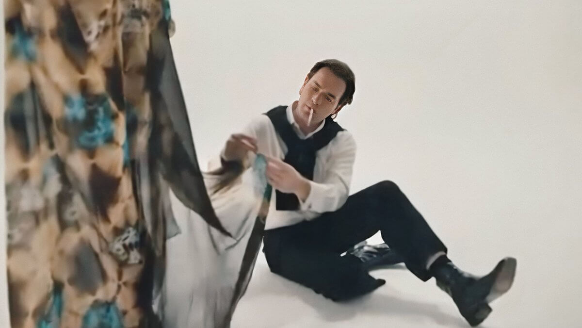 Ewan McGregor è lo stilista ‘Halston’ nella nuova serie di Ryan Murphy, il teaser video