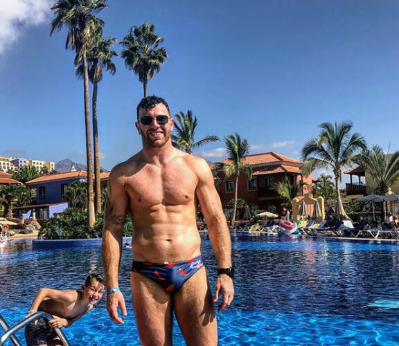 Relax in piscina per Keegan Hirst