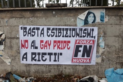 Rieti, il sindaco dice NO al Pride e Forza Nuova imbratta la città con poster abusivi - manifesto forza nuova contro il lazio pride - Gay.it