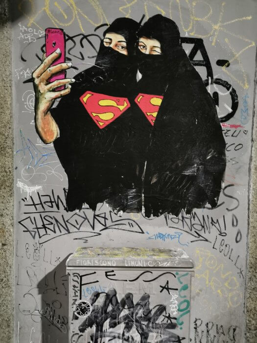 La street art di Lediesis arriva a Milano e lascia le Superdonne per la Fashion Week 2020 - niqab - Gay.it