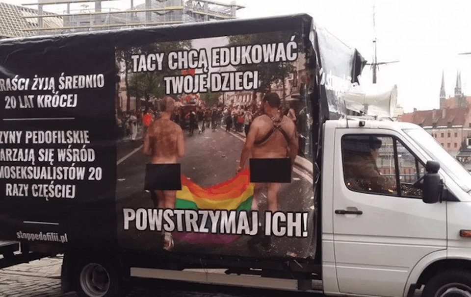 Polonia, tribunale choc: la campagna che collega omosessualità e pedofilia è "informativa ed educativa" - polonia omofobia - Gay.it