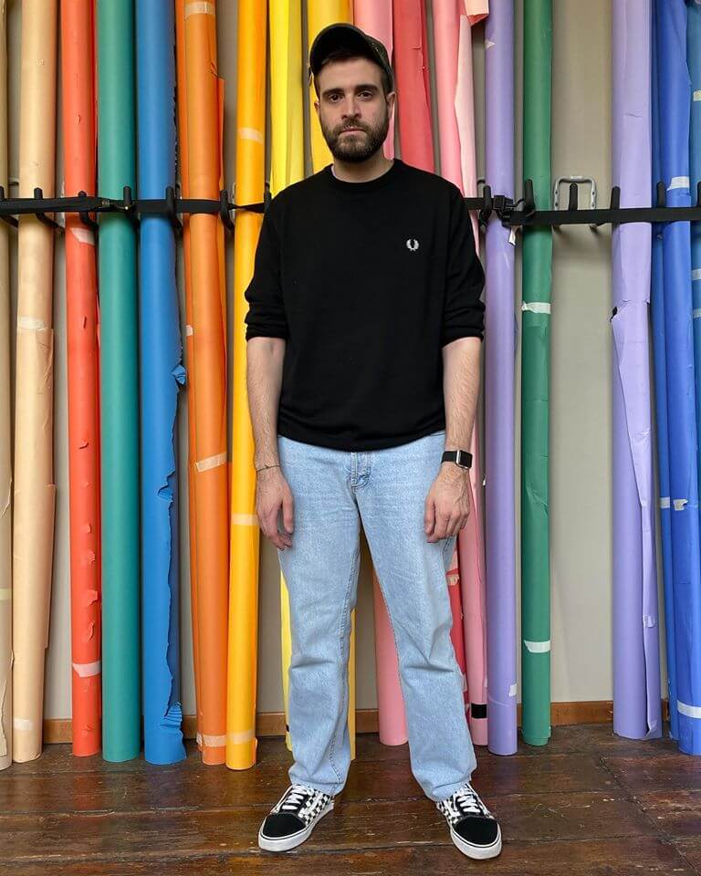 Simon Cracker il creativo indie che narra la contemporaneità tra disincanto e sogno - 79873994 10221253310187678 1680044348378447872 o - Gay.it